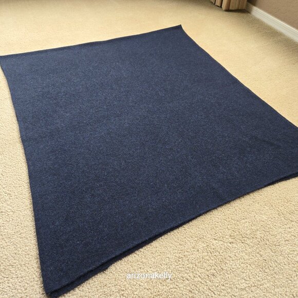 NWOT Tuckernuck Midnight Cashmere Blanket Scarf in Navy - Picture 3 of 16
